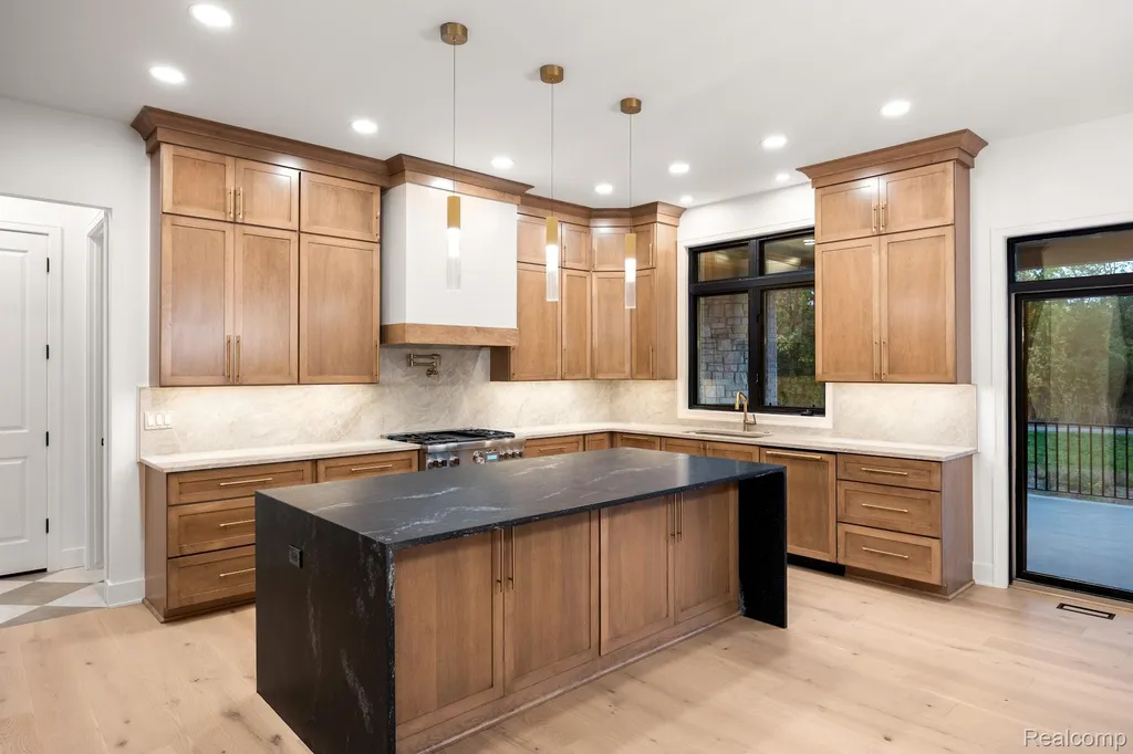 2455 Buckthorn Drive Shelby Charter Township MI 48316