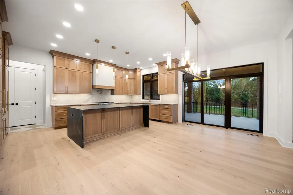 2455 Buckthorn Drive Shelby Charter Township MI 48316