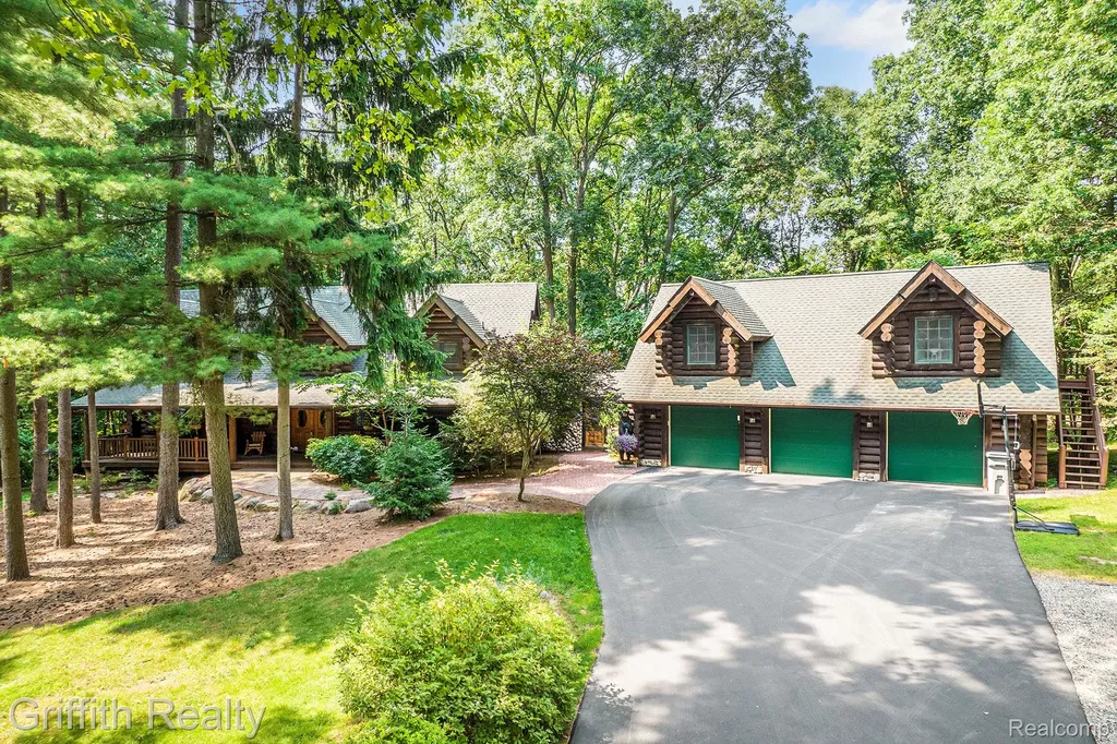 11245 Guyn Drive Brighton Township MI 48114