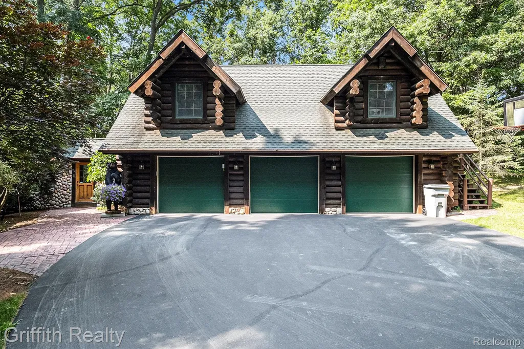 11245 Guyn Drive Brighton Township MI 48114