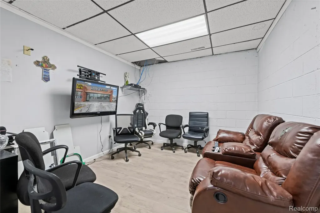 43911 Van Dyke Macomb Township MI 48314
