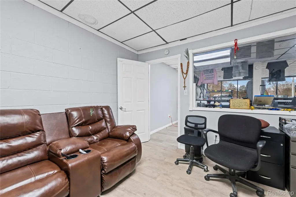 43911 Van Dyke Macomb Township MI 48314
