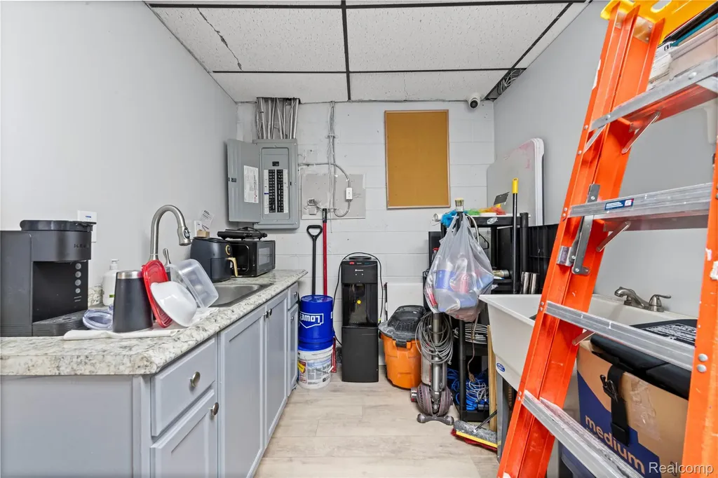 43911 Van Dyke Macomb Township MI 48314