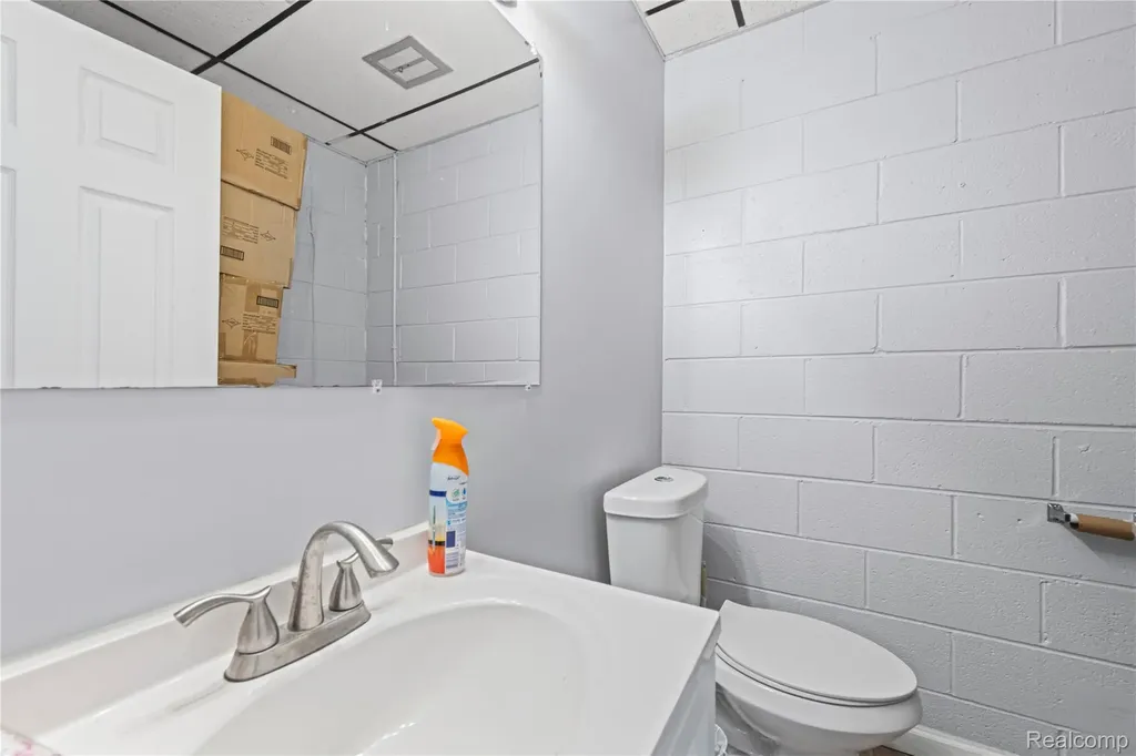 43911 Van Dyke Macomb Township MI 48314