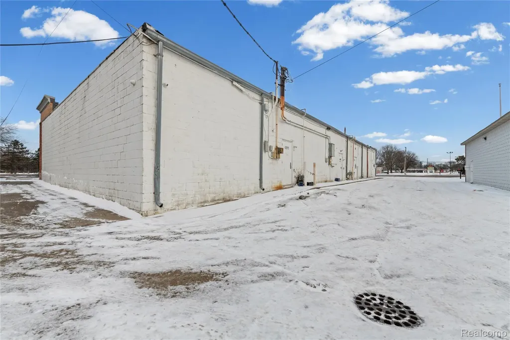 43911 Van Dyke Macomb Township MI 48314