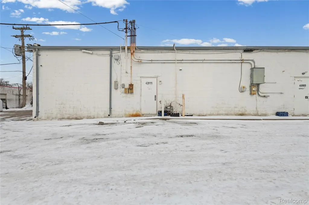 43911 Van Dyke Macomb Township MI 48314