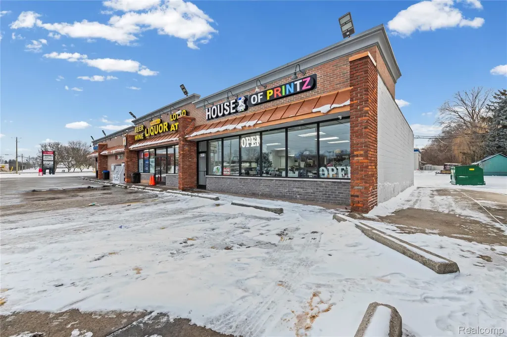 43911 Van Dyke Macomb Township MI 48314