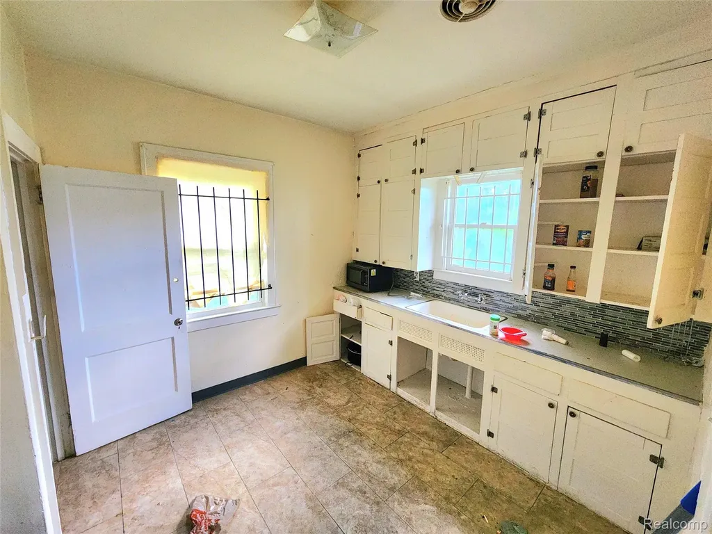 19120 Orleans Street Highland Park City MI 48203