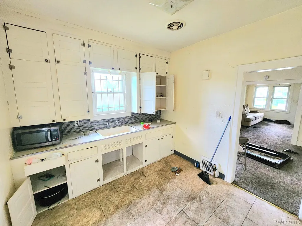 19120 Orleans Street Highland Park City MI 48203