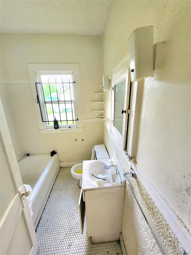 19120 Orleans Street Highland Park City MI 48203