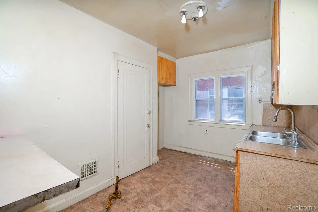 15859 Cloverlawn Street Detroit City MI 48238