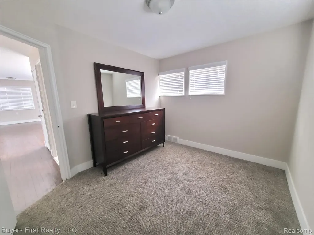 21741 Church Street Oak Park City MI 48237