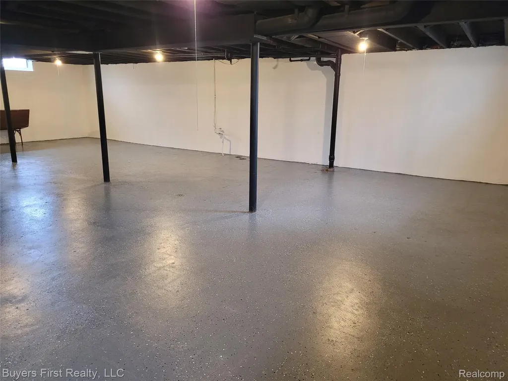 21741 Church Street Oak Park City MI 48237