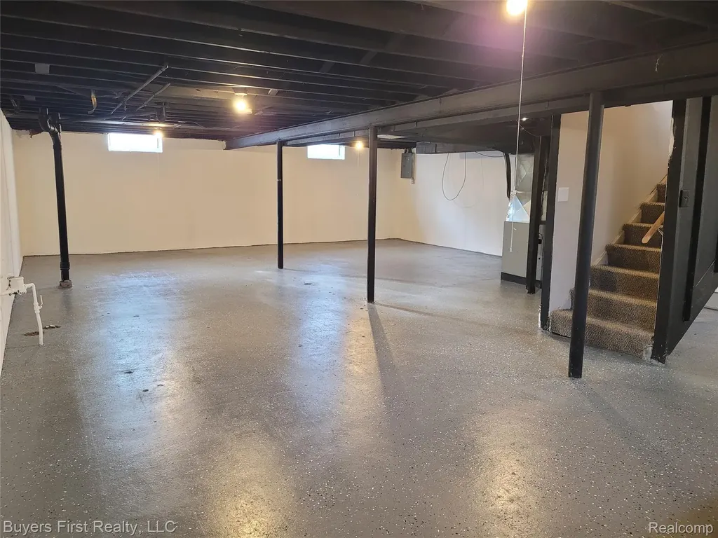 21741 Church Street Oak Park City MI 48237