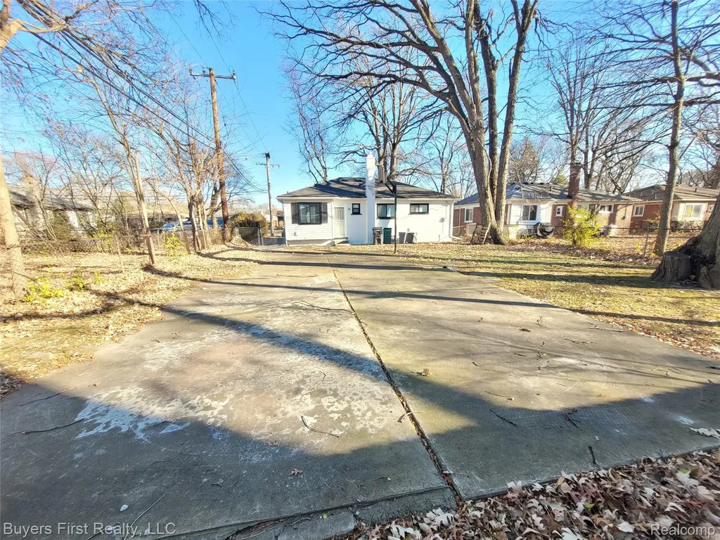 21741 Church Street Oak Park City MI 48237