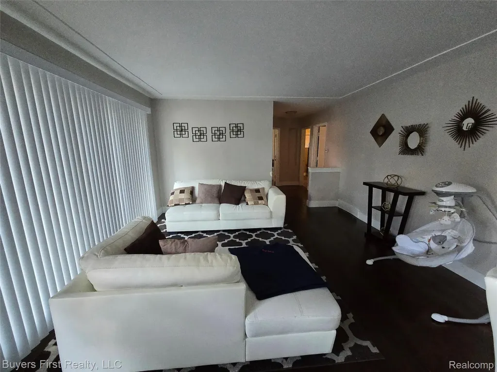 21741 Church Street Oak Park City MI 48237