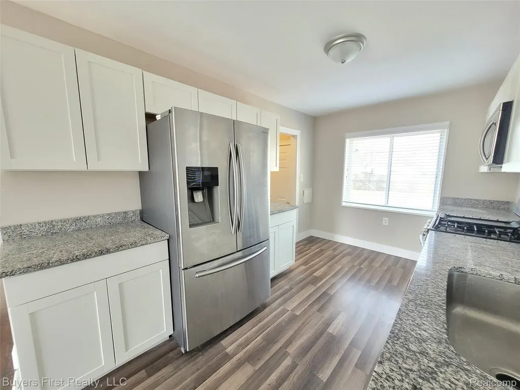21741 Church Street Oak Park City MI 48237