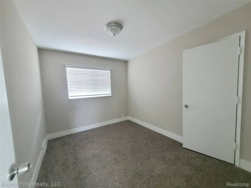 21741 Church Street Oak Park City MI 48237