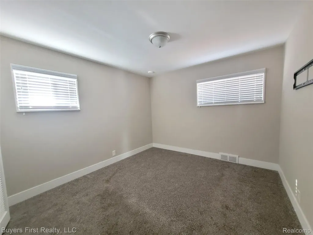 21741 Church Street Oak Park City MI 48237