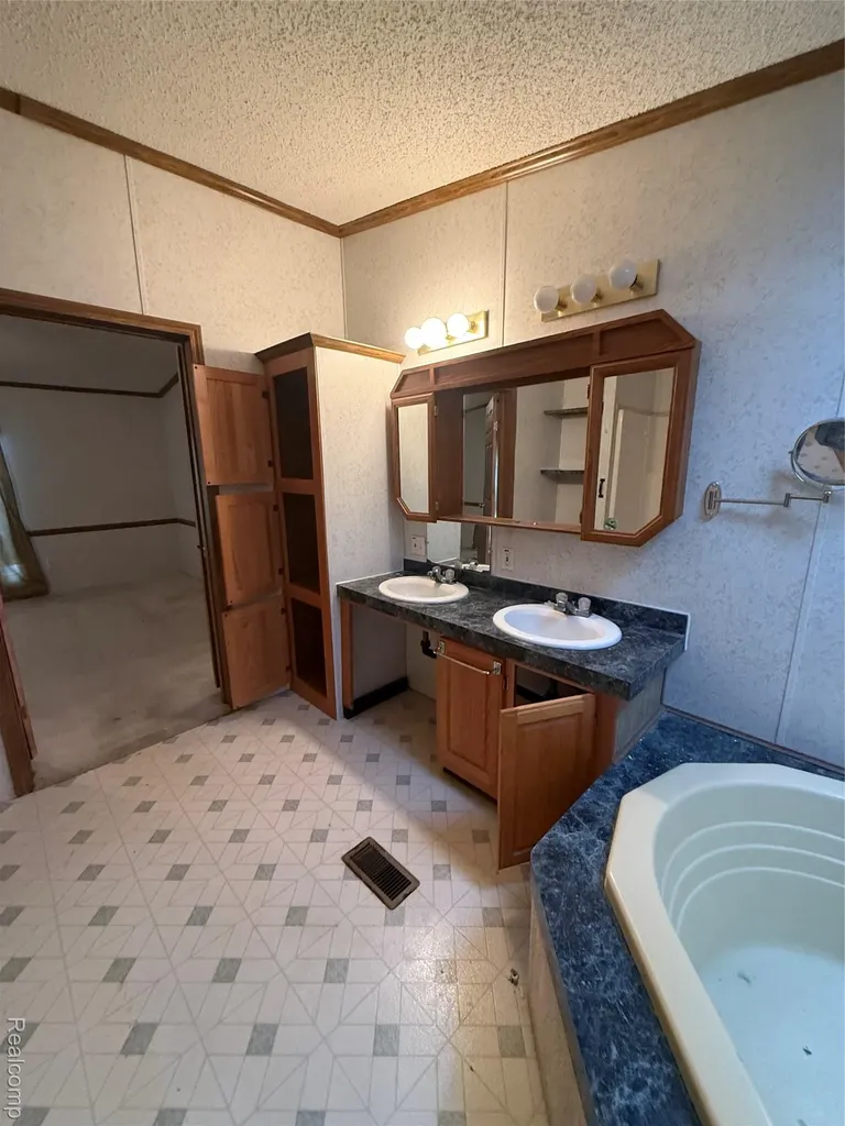 2222 S Sheeran Drive Milford Charter Township MI 48381