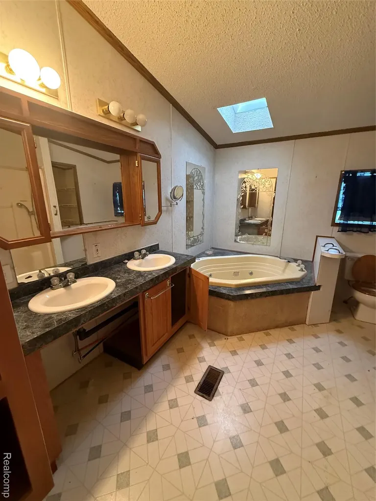 2222 S Sheeran Drive Milford Charter Township MI 48381