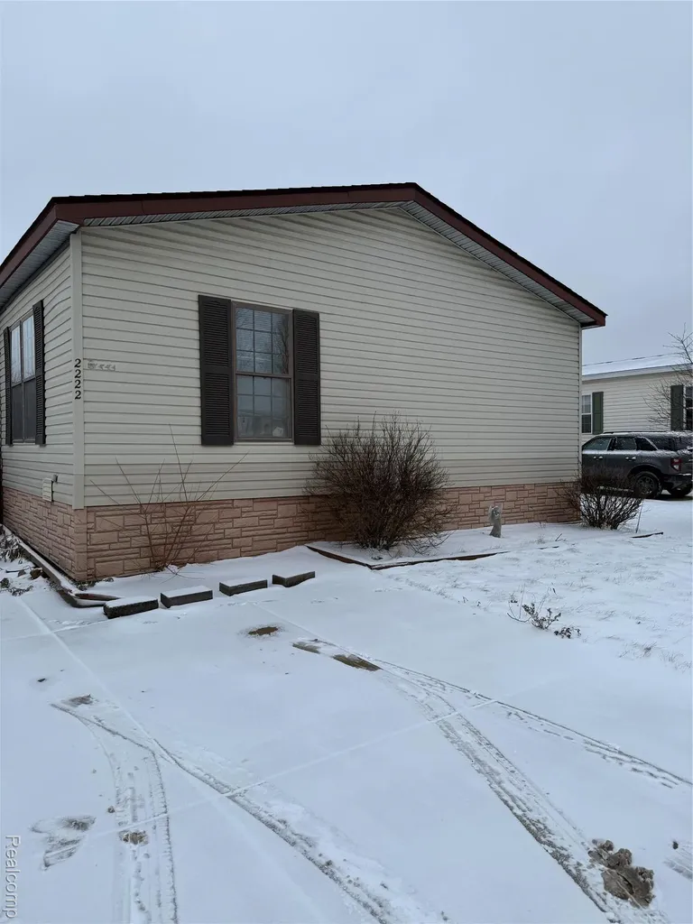 2222 S Sheeran Drive Milford Charter Township MI 48381