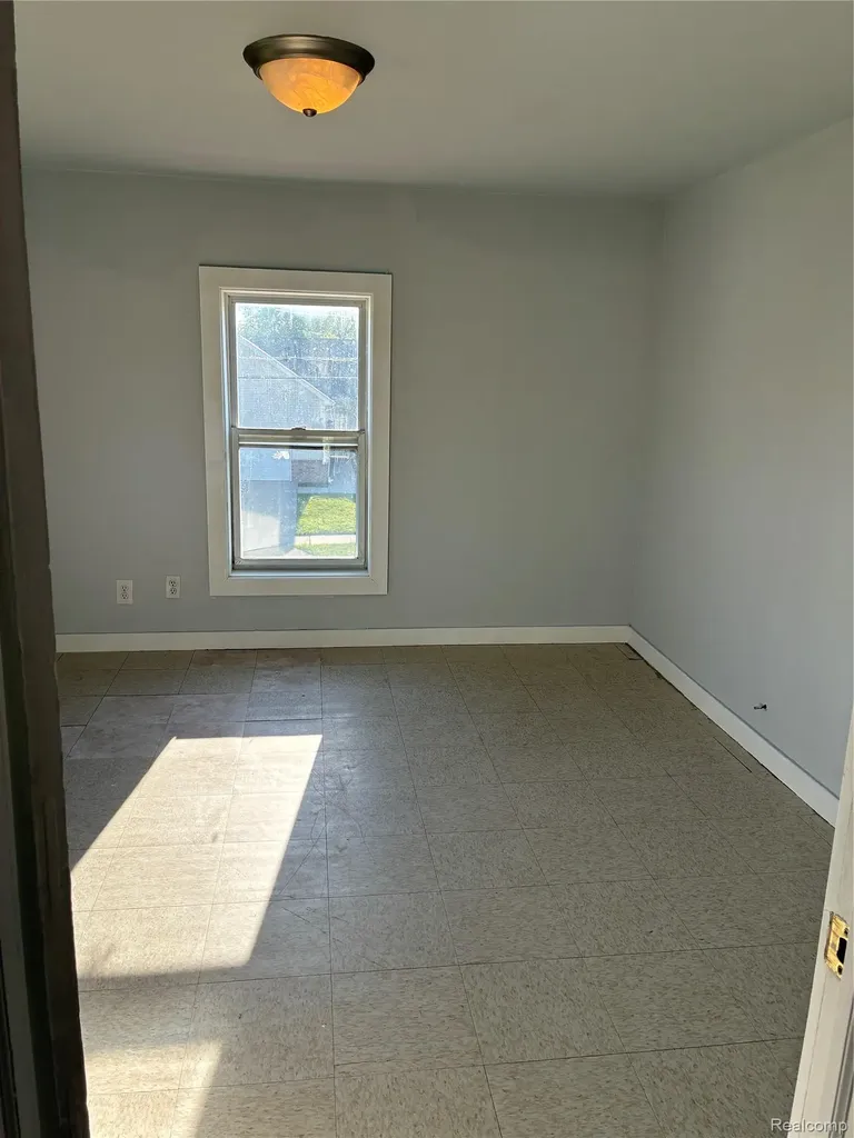 1214 Root Street Flint City MI 48503