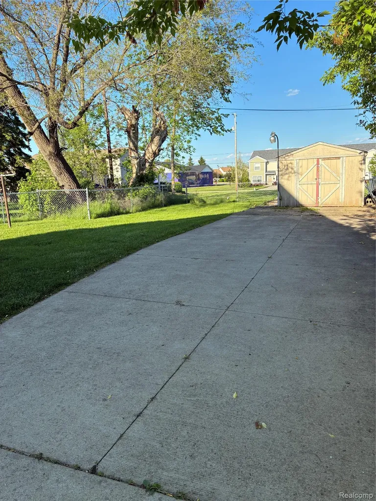 1214 Root Street Flint City MI 48503