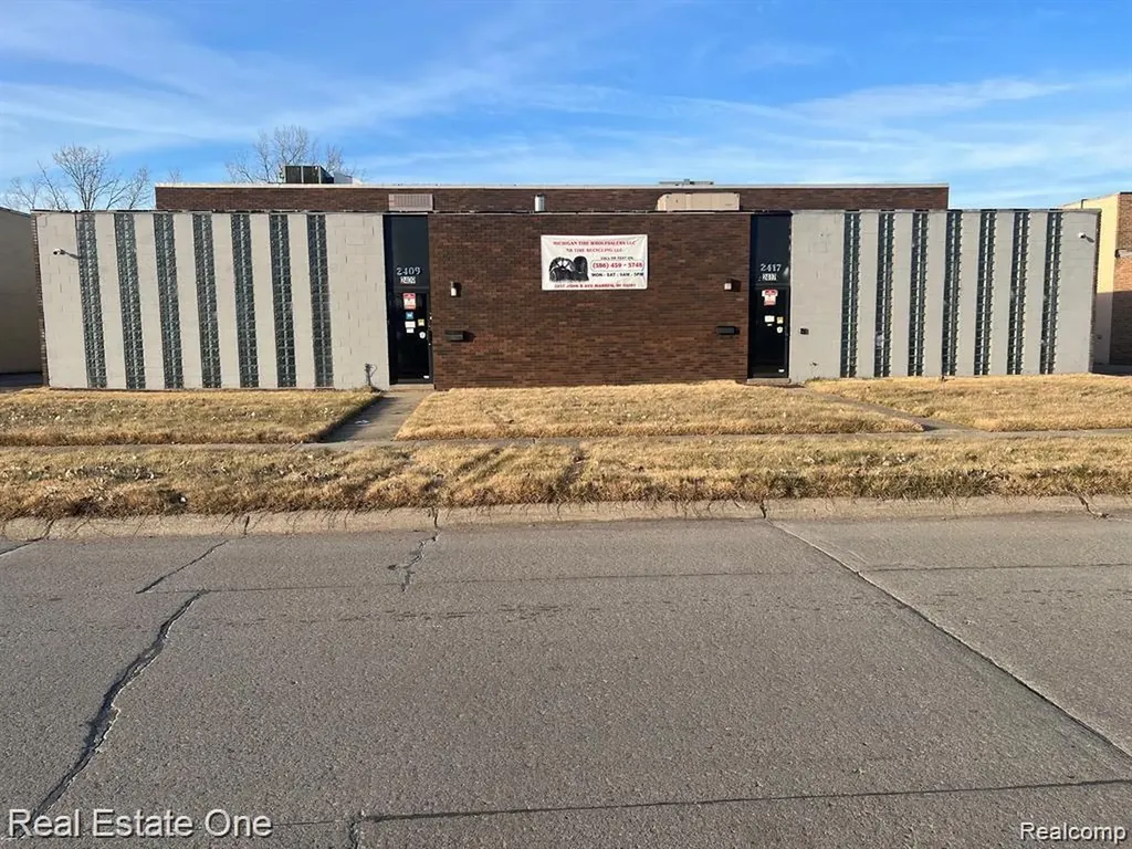 2417 John B Warren City MI 48091