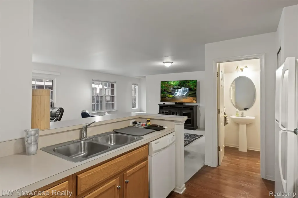 614 Napa Valley Drive Milford Charter Township MI 48381