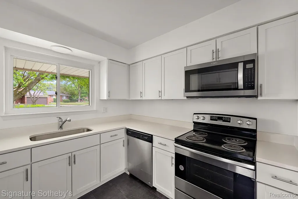 3626 Hillside Drive Royal Oak City MI 48073