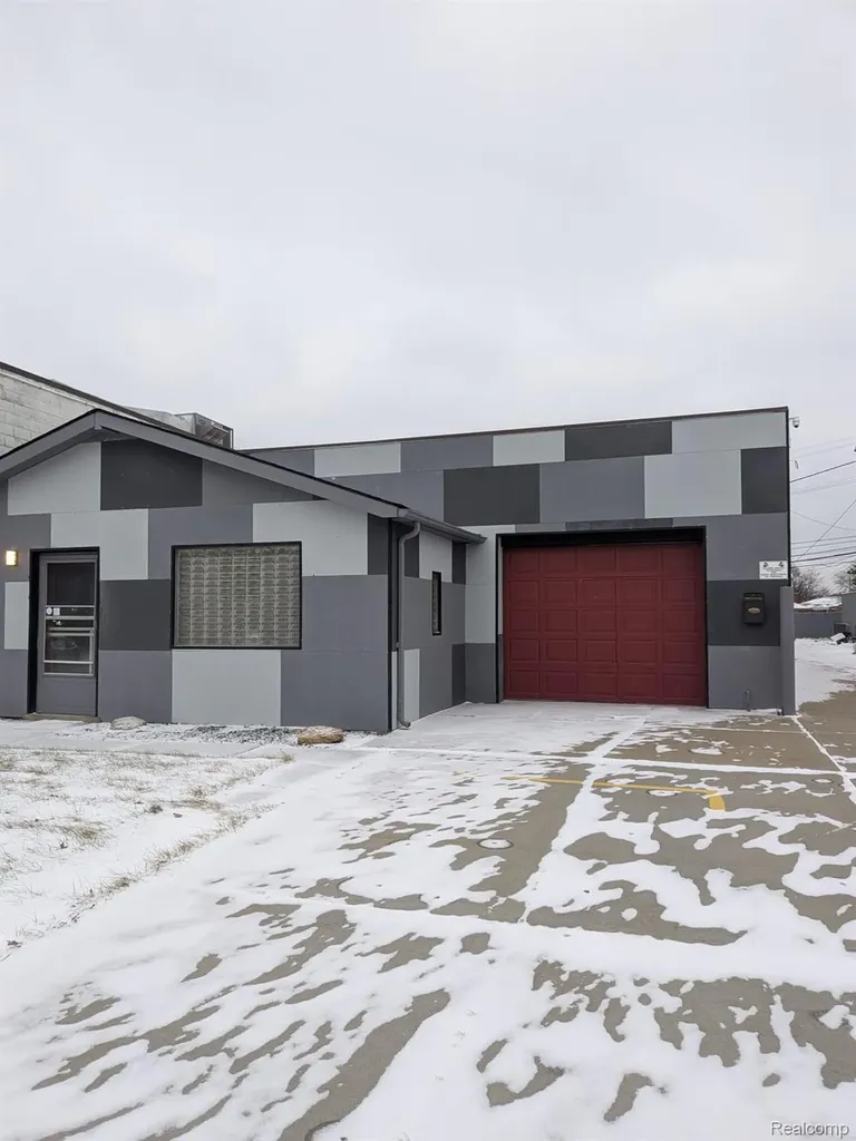 20520 Stephens Street St. Clair Shores City MI 48080