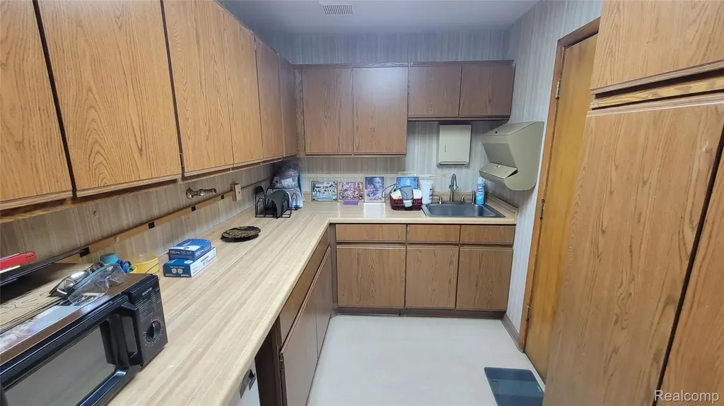 15357 Farmington Road Livonia City MI 48154