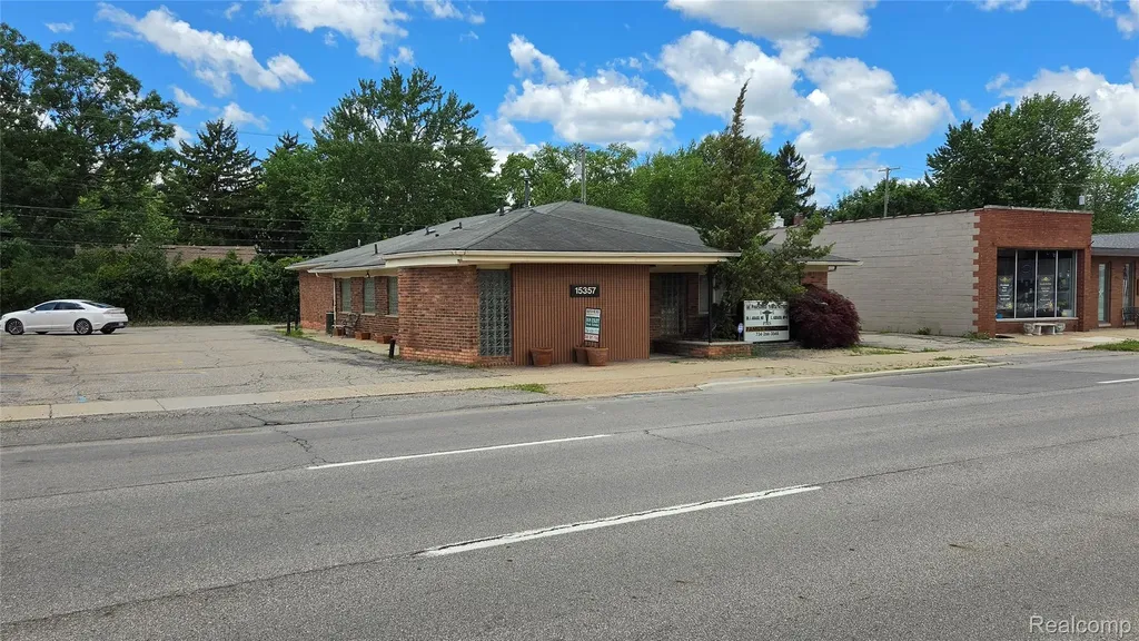 15357 Farmington Road Livonia City MI 48154