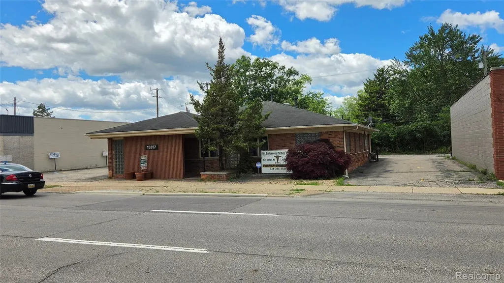 15357 Farmington Road Livonia City MI 48154