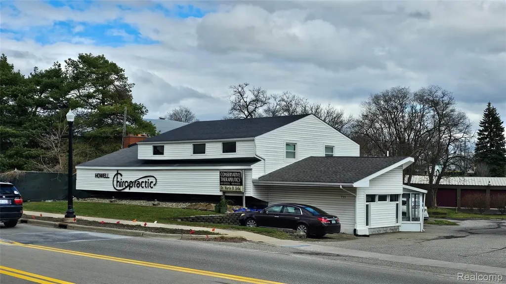 721 S Michigan Howell City MI 48843
