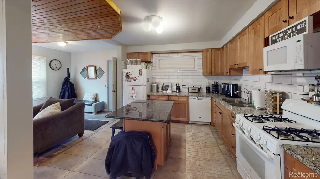 721 S Michigan Howell City MI 48843