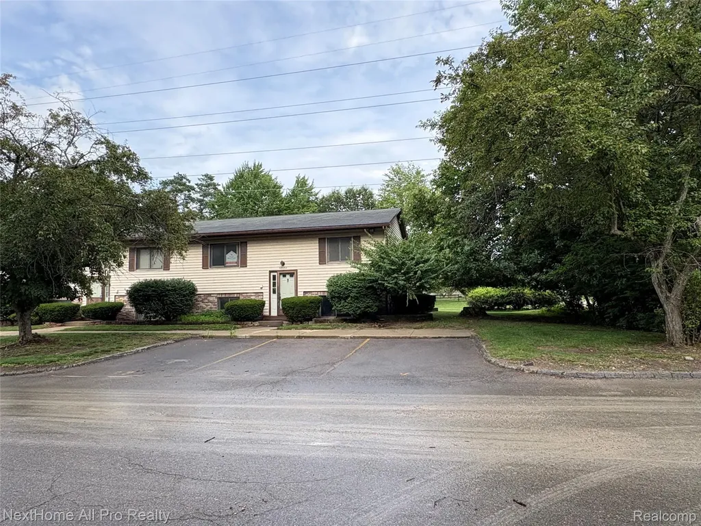 38032 Hixford Place Westland City MI 48185