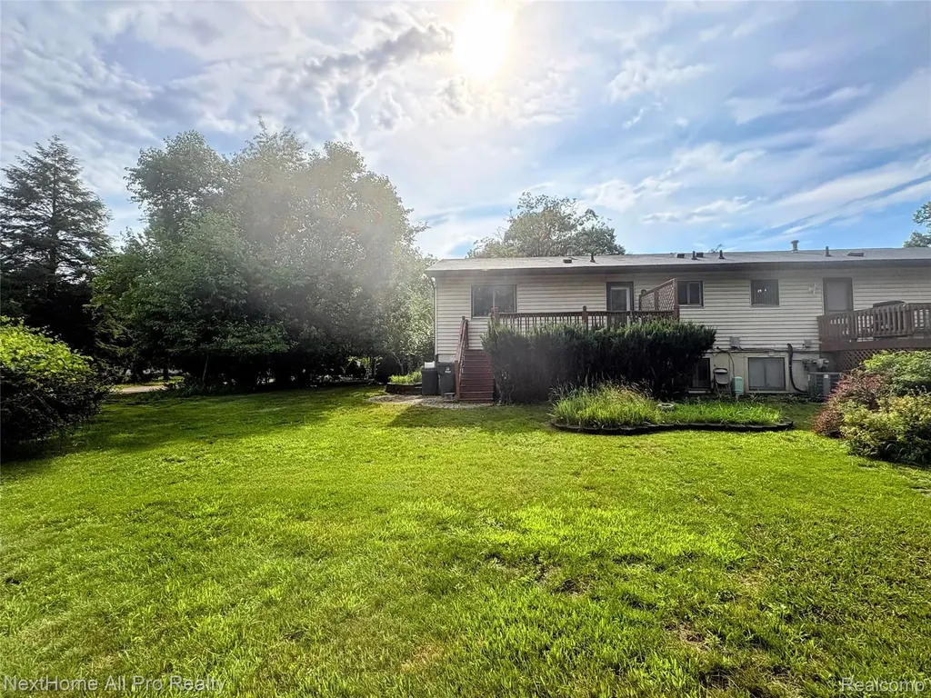 38032 Hixford Place Westland City MI 48185