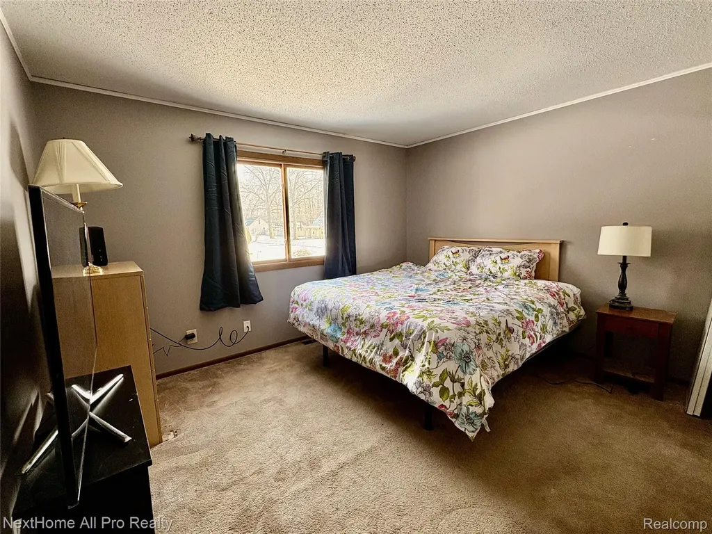 38032 Hixford Place Westland City MI 48185