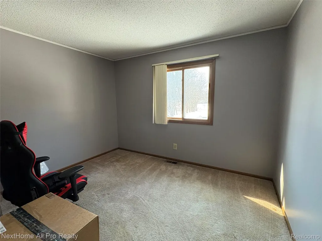 38032 Hixford Place Westland City MI 48185