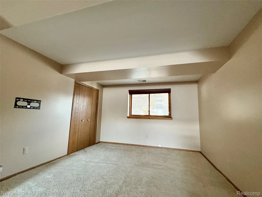 38032 Hixford Place Westland City MI 48185