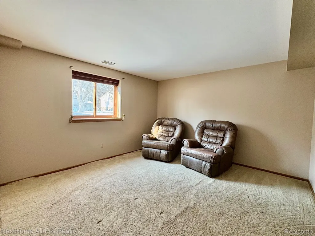 38032 Hixford Place Westland City MI 48185