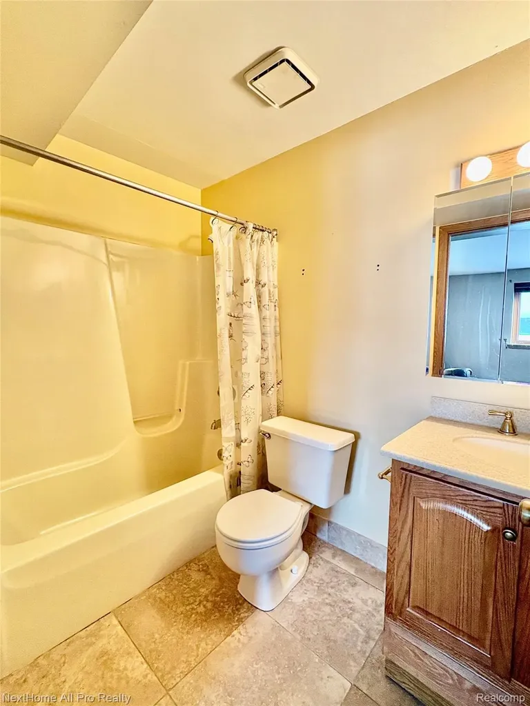 38032 Hixford Place Westland City MI 48185