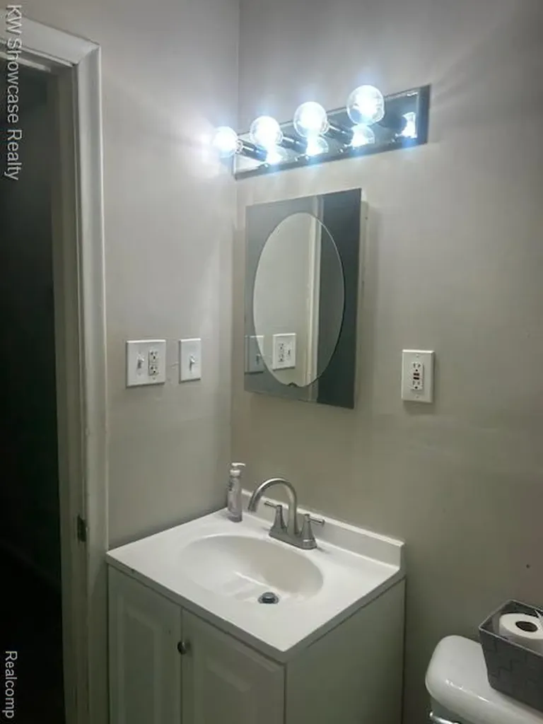 24845 Ridgecroft Avenue Eastpointe City MI 48021