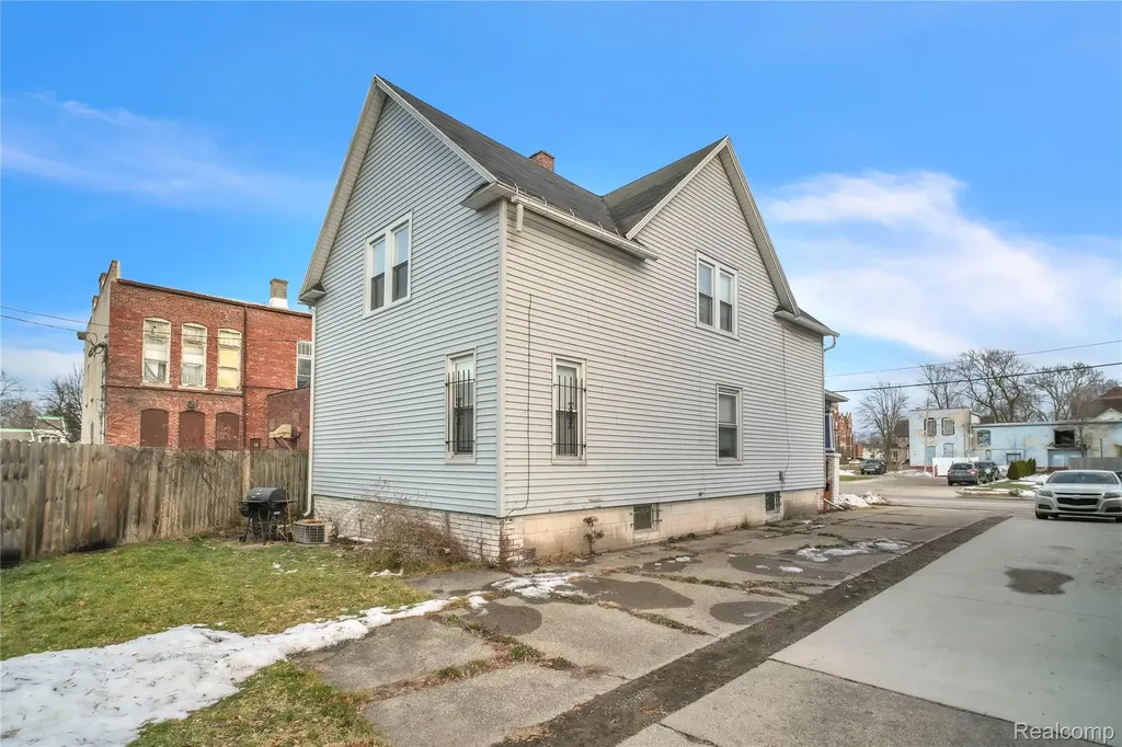 113 S Mason Street Saginaw City MI 48602