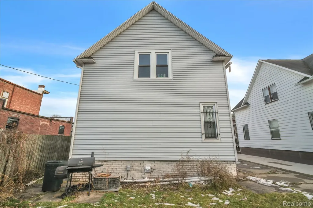 113 S Mason Street Saginaw City MI 48602