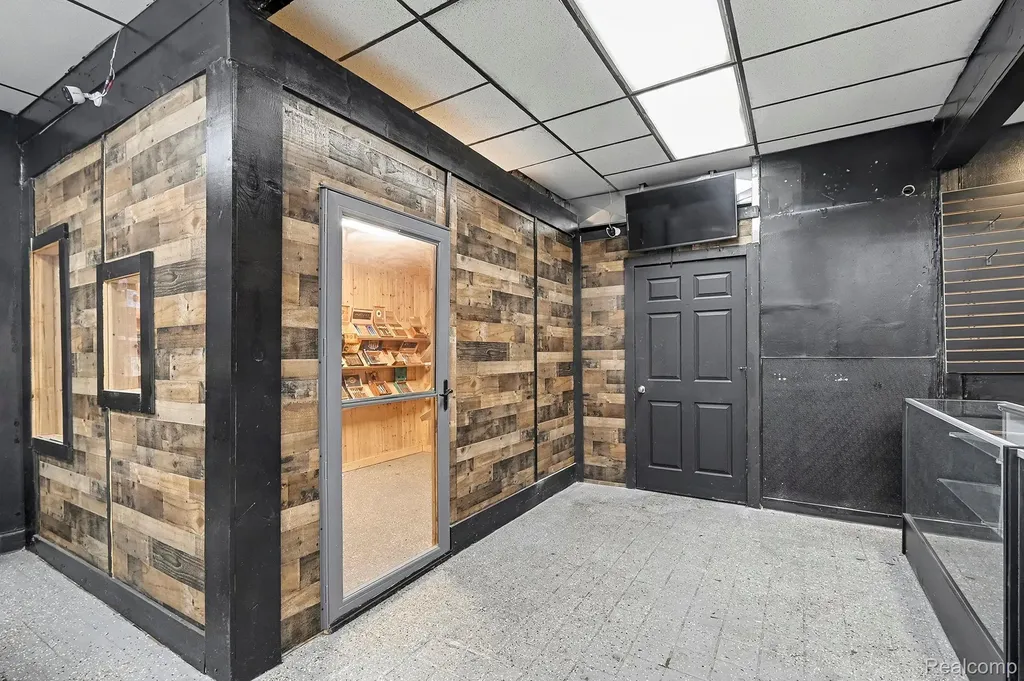306 S Cedar Street Mason City MI 48854