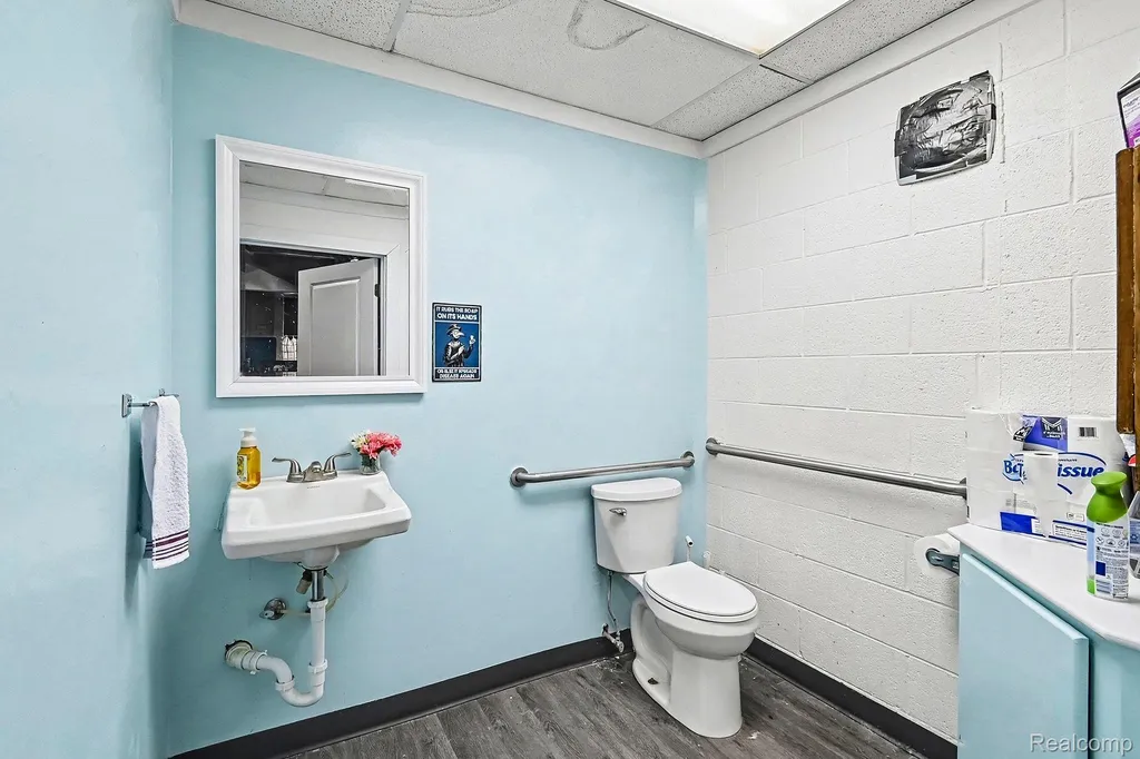 306 S Cedar Street Mason City MI 48854