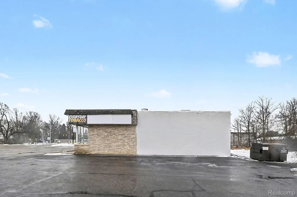 306 S Cedar Street Mason City MI 48854